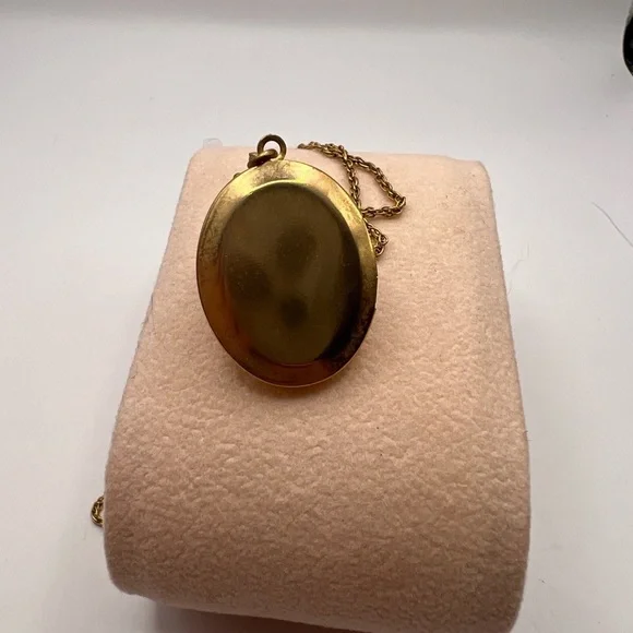 Vintage 1928 Pink Rose Locket on a gold tone chain - Picture 6 of 12